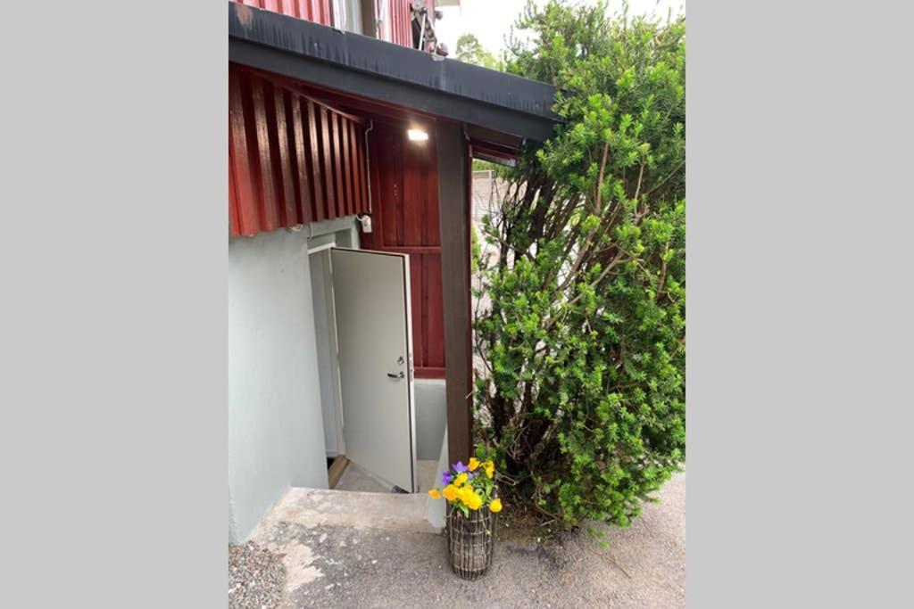 Nyrenoverat Kaellarlaegenhet Apartment Ljungskile Bagian luar foto