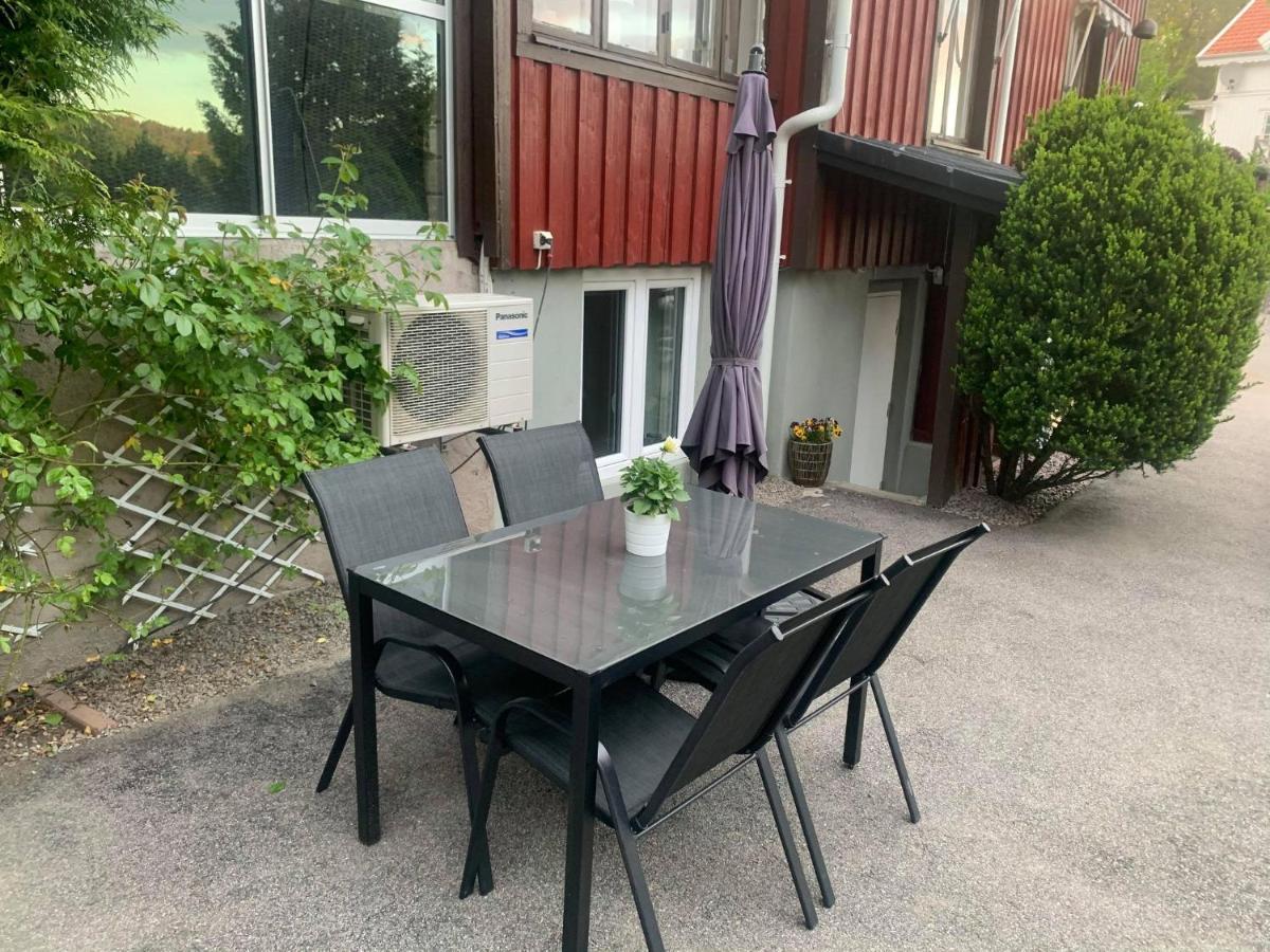 Nyrenoverat Kaellarlaegenhet Apartment Ljungskile Bagian luar foto